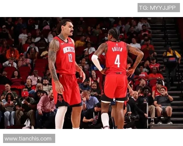 局面两连败 亚当斯谈双塔阵型